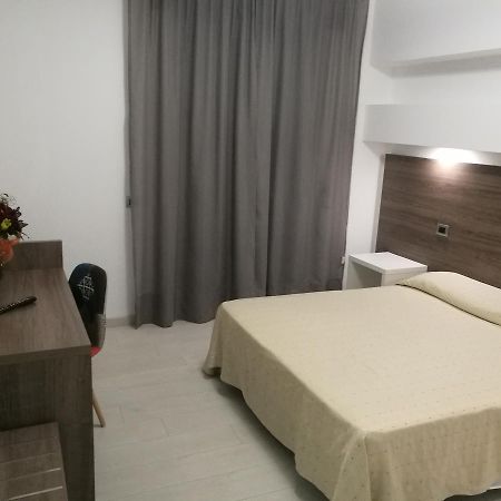 Hotel Miramare Чиро-Марина Экстерьер фото